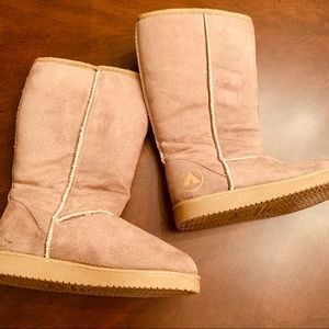Air walk Faux suede boot with Faux fur lining